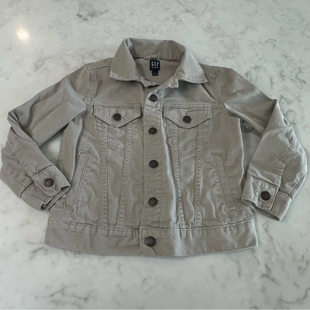 GAP Kids Girls Tan Denim Jacket. Size Small.